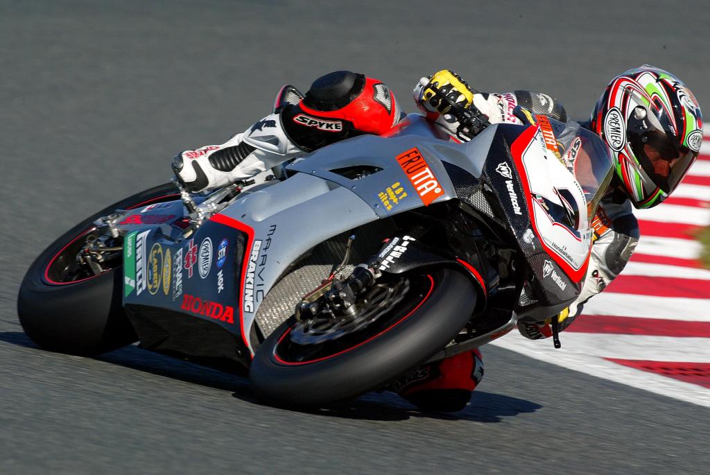 Chili, Fabrizio To Ride For Team Honda DFXtreme In 2006 World Superbike Championship
