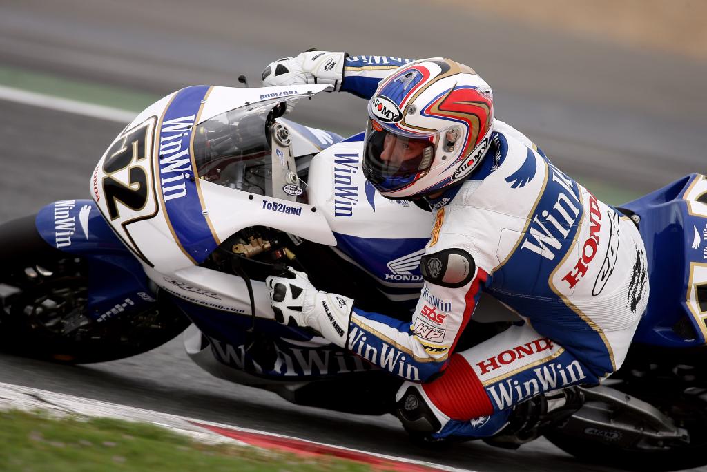 Toseland Wins Close World Superbike Race One At Magny Cours