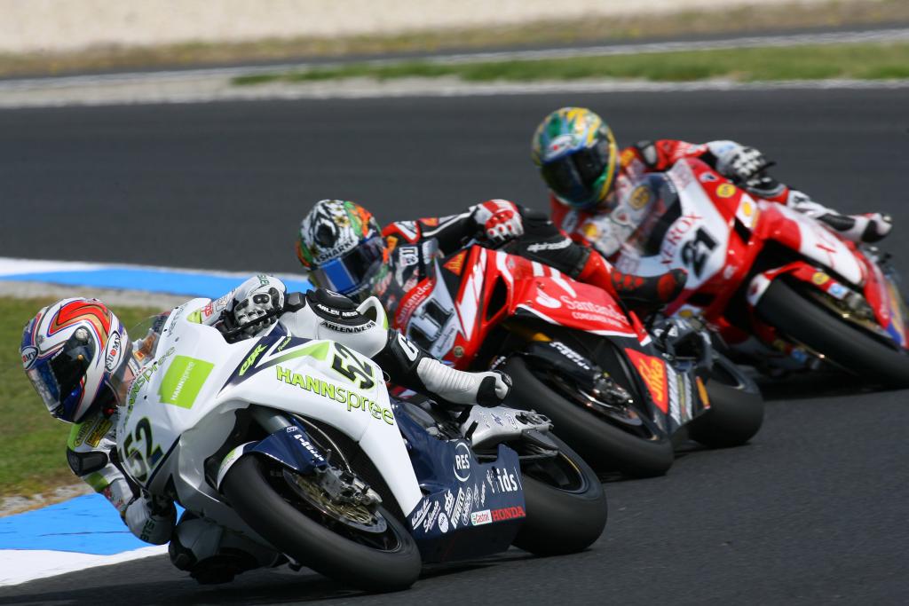 Toseland Edges Out Bayliss To Win Second World Superbike Race At Phillip Island